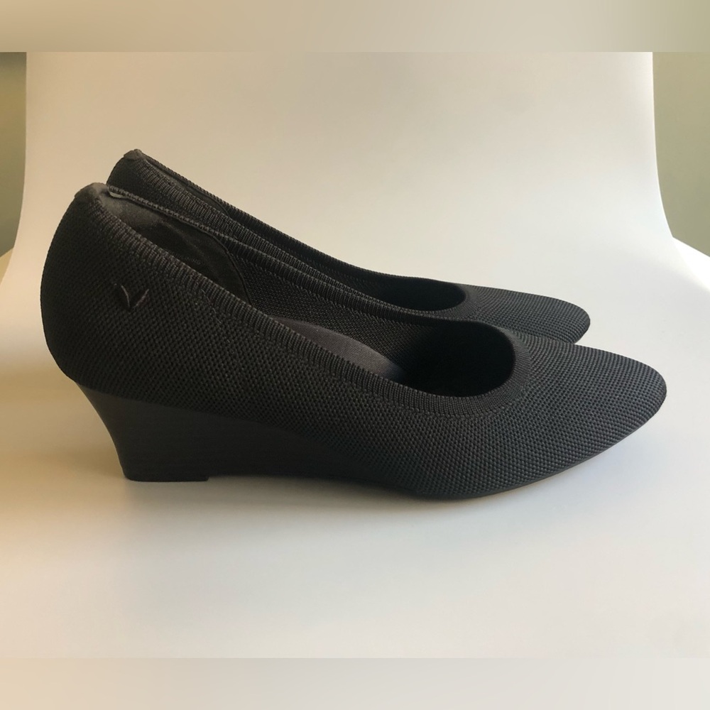 VIVAIA Aria Wedge Pro Pointed-Toe Wedge Size: EUR 39 = US 8.5